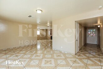 2012 W Solano Dr in Phoenix, AZ - Building Photo - Building Photo