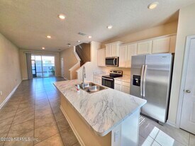 3972 Vlg Vw Ln in Orange Park, FL - Building Photo