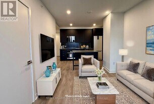 2920 Hwy 7 in Vaughan, ON - Building Photo