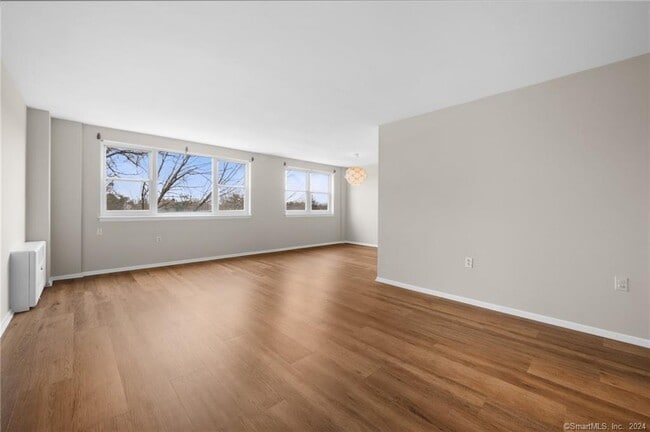 887 Farmington Ave in West Hartford, CT - Building Photo - Building Photo
