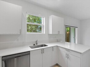 106 SW 184th Pl in Pembroke Pines, FL - Building Photo - Building Photo