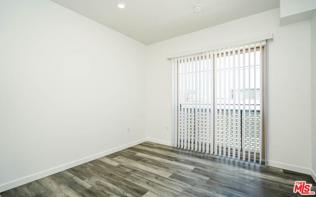 2701 James M Wood Blvd in Los Angeles, CA - Building Photo - Building Photo