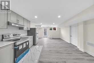177 Hyperion Ct in Oshawa, ON - Building Photo - Building Photo