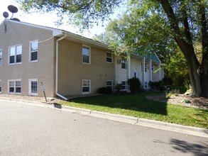 852 8th Ln in Anoka, MN - Foto de edificio - Building Photo