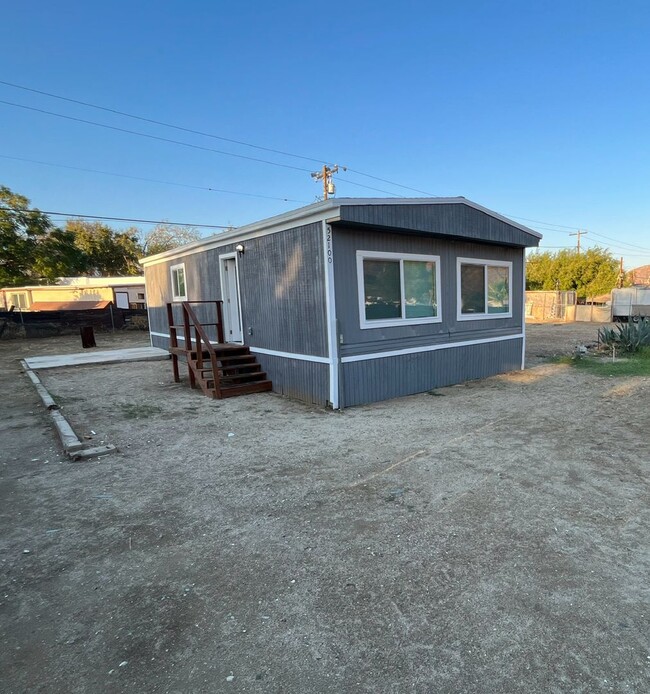 52100 Esperanza Ave in Cabazon, CA - Foto de edificio - Building Photo