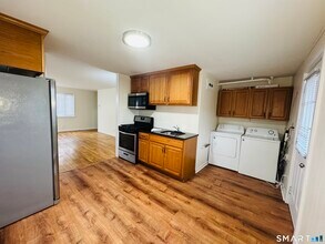 11 Trefoil Ct in Fairfield, CT - Building Photo - Building Photo