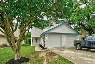 2320 Riddle Rd in Austin, TX - Building Photo - Building Photo