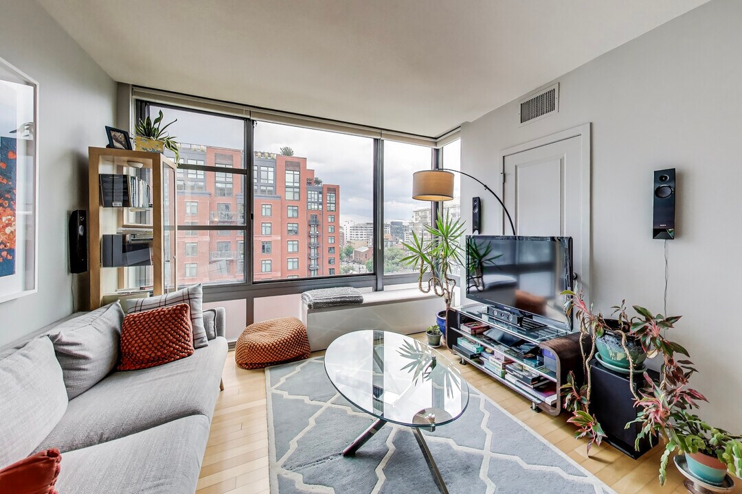 475 K St NW, Unit 919 in Washington, DC - Foto de edificio