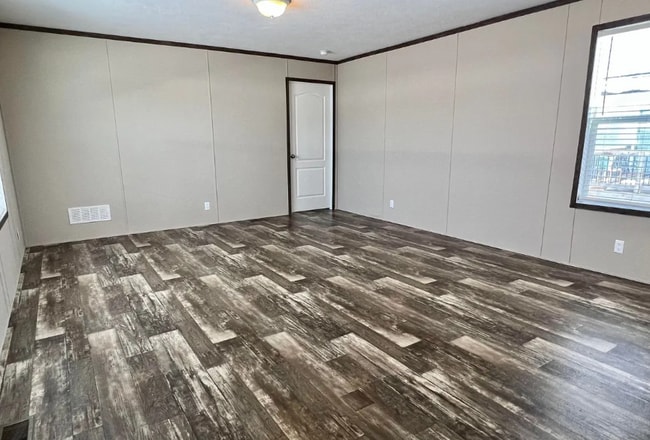 17028 Sleepy Hollow Blvd in Holly, MI - Foto de edificio - Building Photo