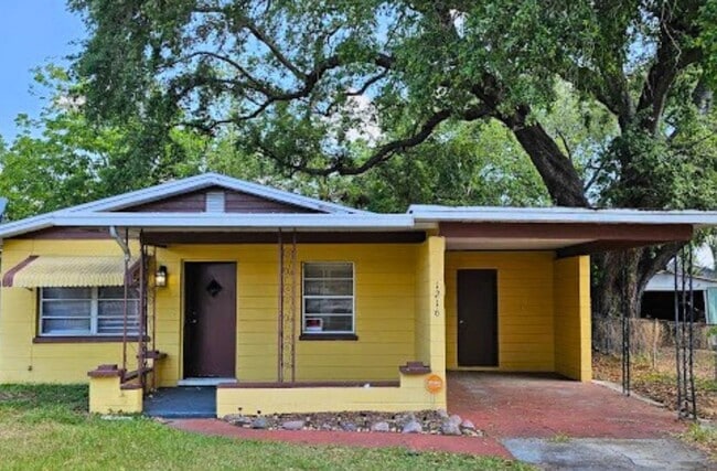 property at 1216 E Myrtle St