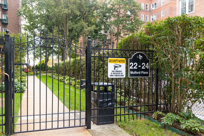 Cathedral Gardens in Hempstead, NY - Building Photo - Building Photo