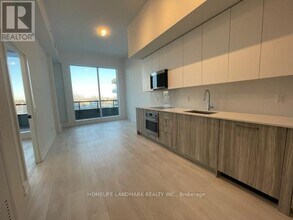 2485 Taunton Rd in Oakville, ON - Building Photo - Building Photo