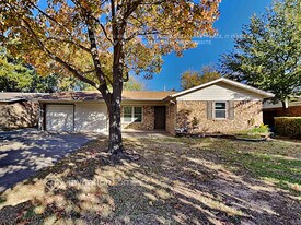 3325 Hummingbird Ln in Denton, TX - Building Photo