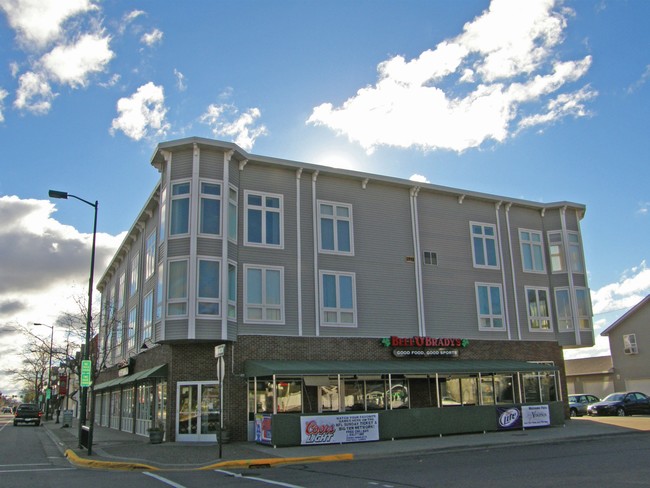 Landmark Square Apartments in Monticello, MN - Foto de edificio - Building Photo