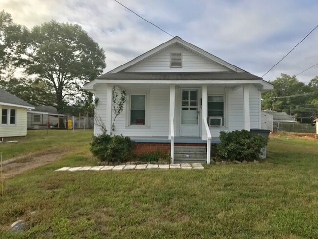 1104 Woodlawn St in Kannapolis, NC - Building Photo - Building Photo