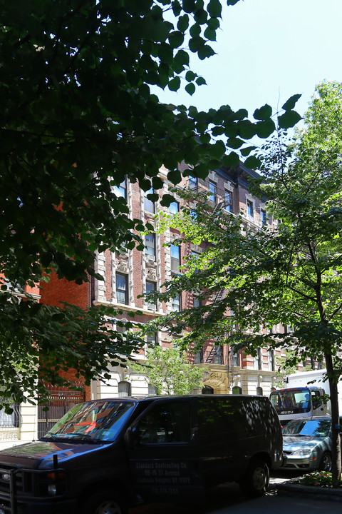 53 E 97th St in New York, NY - Building Photo