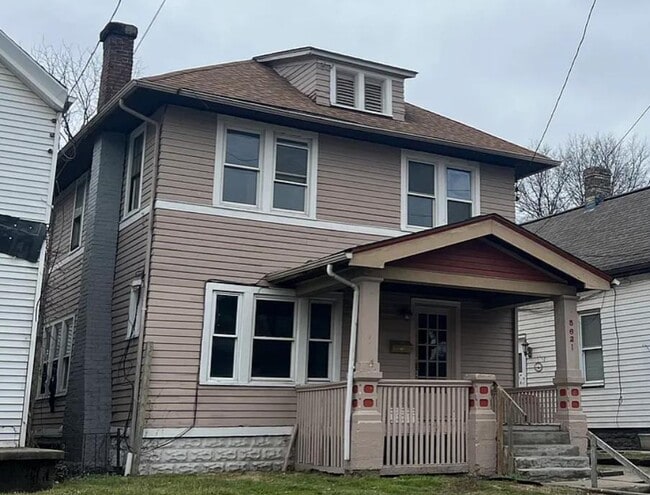 property at 5621 Prosser Ave