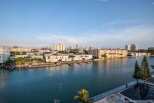 8001 Crespi Blvd in Miami, FL - Building Photo
