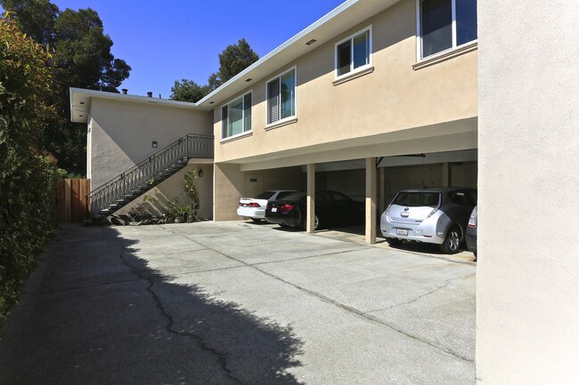 1217 Paloma Ave in Burlingame, CA - Foto de edificio - Building Photo