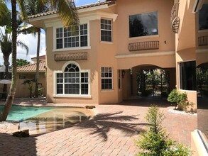 9839 Coronado Lake Dr in Boynton Beach, FL - Building Photo - Building Photo