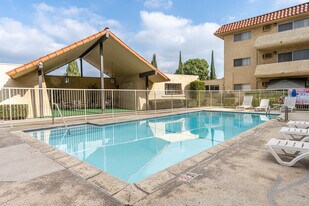 CASA COLIMA APARTMENTS in Whittier, CA - Building Photo