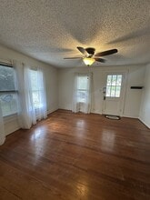719 Trinity St in Burton, TX - Building Photo - Building Photo