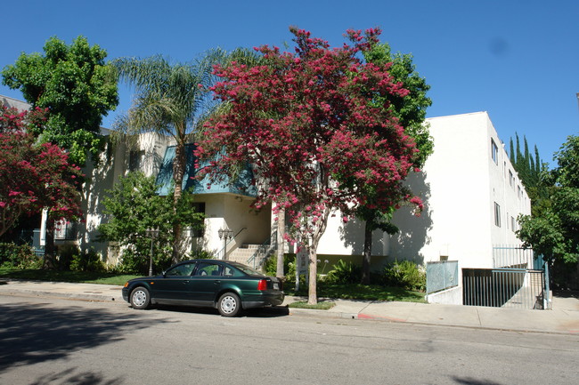 4626 Natick Ave in Sherman Oaks, CA - Foto de edificio - Building Photo