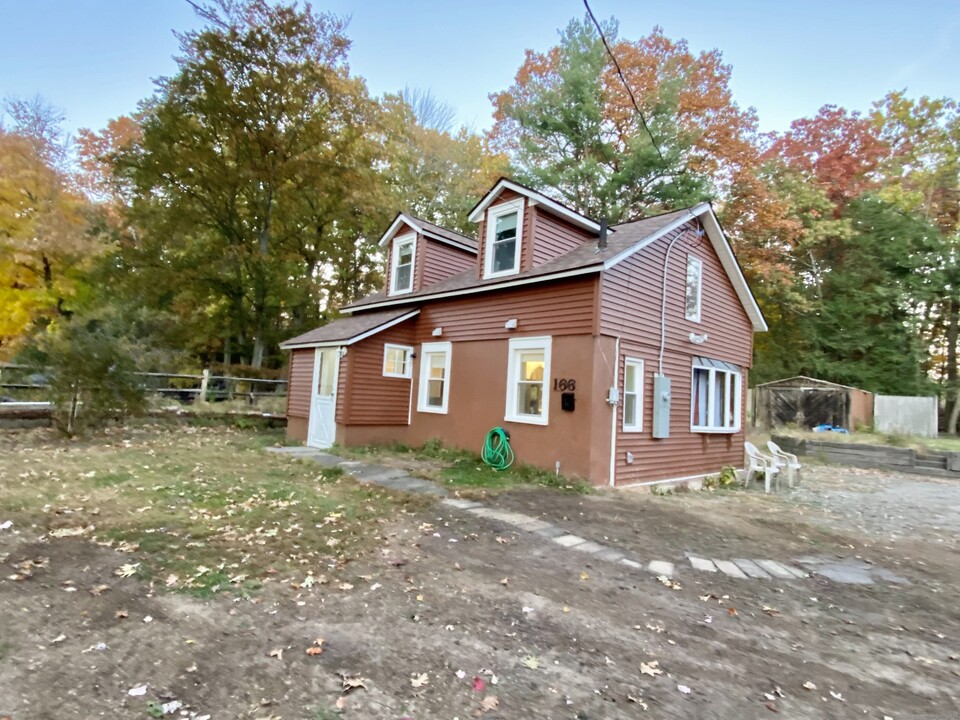 166 Firetown Rd in Simsbury, CT - Building Photo