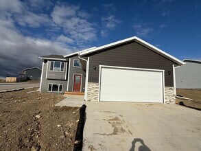 5304 Silverton St in Rapid City, SD - Foto de edificio - Building Photo