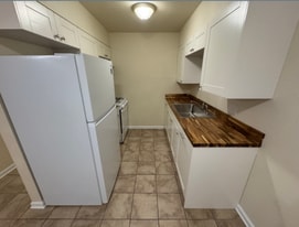 646 S Hawley Rd, Unit 104 in Milwaukee, WI - Building Photo