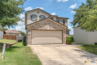 5757 Columbia Dr in Schertz, TX - Foto de edificio - Building Photo