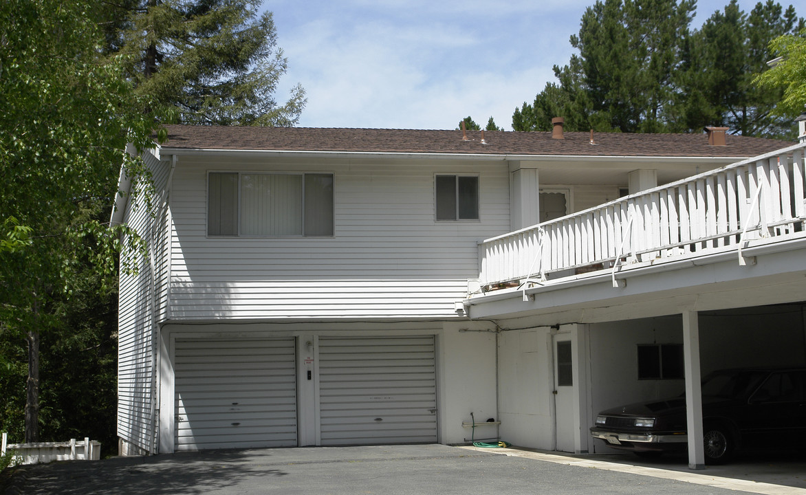 2050 Ascot Dr in Moraga, CA - Foto de edificio