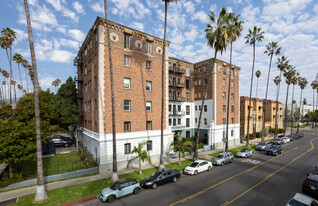 Seven Lions Apartments