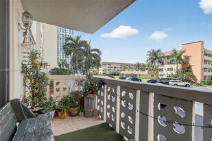 1893 S Ocean Dr in Hallandale Beach, FL - Building Photo