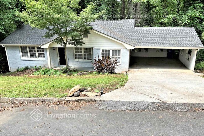 property at 2372 Oakridge Ct