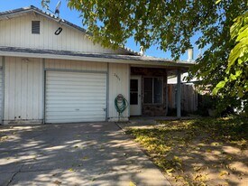 2456 Hall St in Marysville, CA - Building Photo