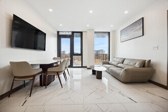36-21 Prince St in Queens, NY - Foto de edificio - Building Photo