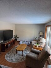 39 Villa Rd in Westbrook, ME - Foto de edificio - Building Photo