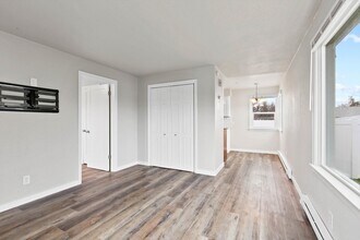 10112 E Broadway Ave in Spokane Valley, WA - Building Photo - Building Photo