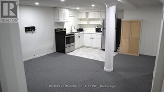 1556 Dellbrook Ave in Pickering, ON - Building Photo