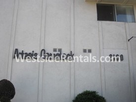 2100 Artesia Blvd in Torrance, CA - Building Photo