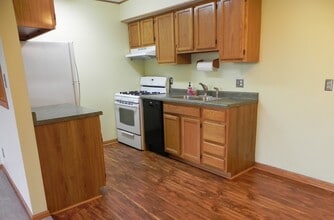 125 Twin Oaks Dr, Unit 113 in Joliet, IL - Building Photo - Building Photo