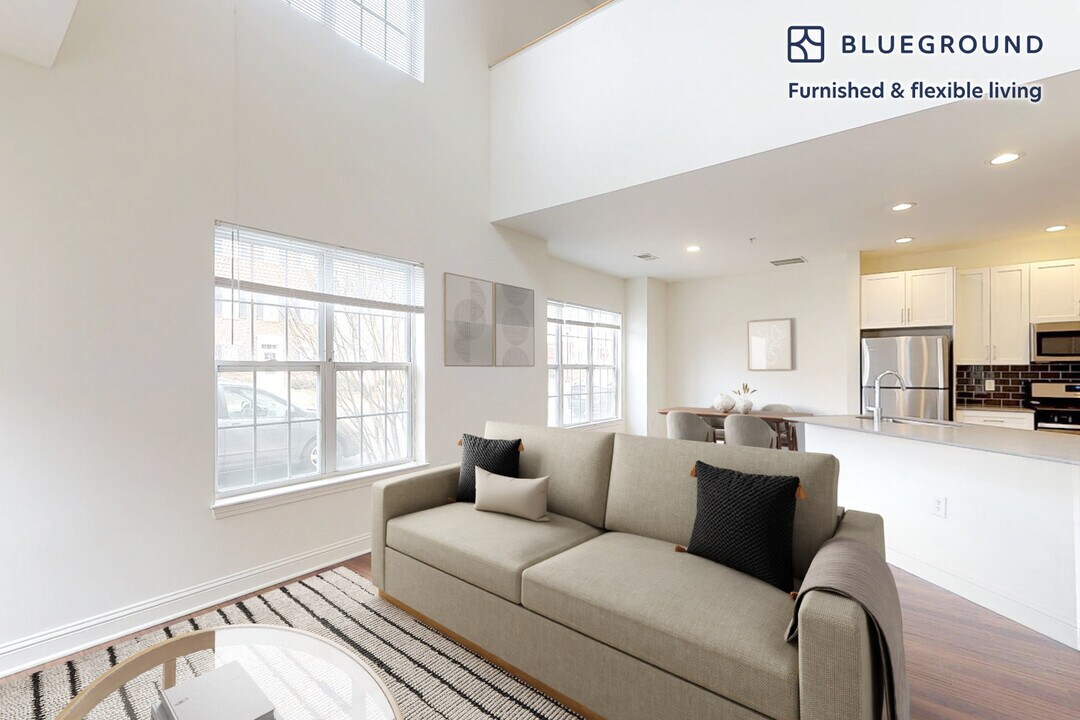 152 Shipyard Dr in Hingham, MA - Building Photo