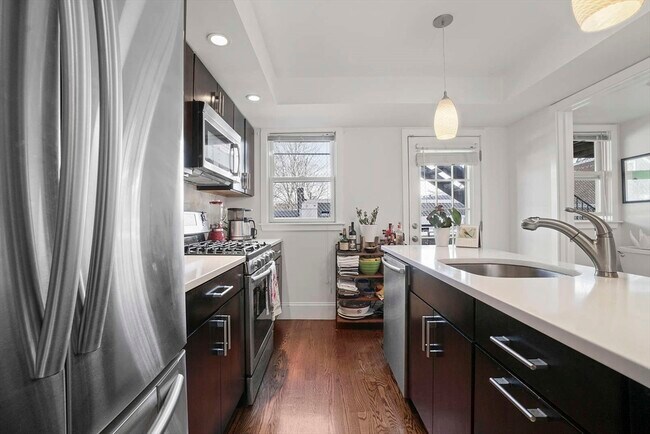 208-210-210 W Seventh St in Boston, MA - Building Photo - Building Photo