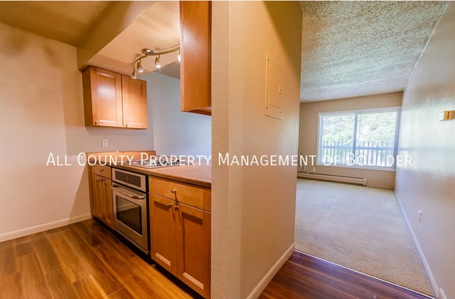 property at 2707 Valmont Rd