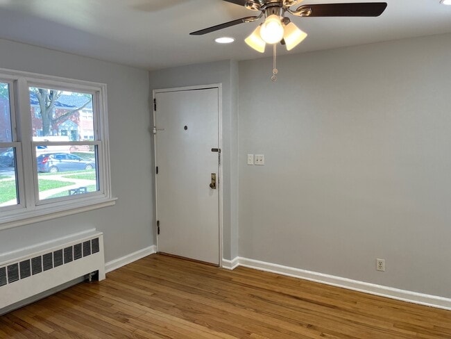 15A Carolyn Ter, Unit 15a in Roselle, NJ - Building Photo - Building Photo