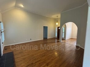 102 W Field Sparrow Ct in Greenville, SC - Building Photo - Building Photo