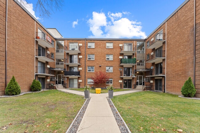 Randal Court in Windsor, ON - Building Photo - Building Photo