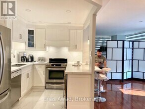 2287 Lake Shore Blvd W in Toronto, ON - Building Photo - Building Photo