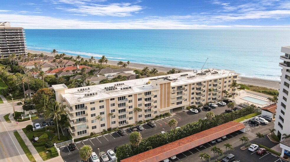 630 Ocean Dr, Unit 102 in Juno Beach, FL - Foto de edificio